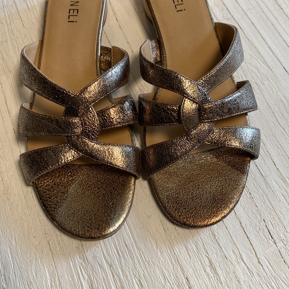 Vaneli Brogan Metallic Gold Slides NWOT - Picture 4 of 6